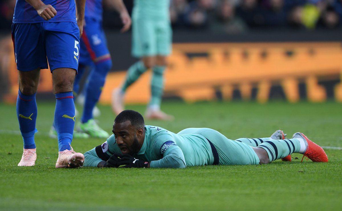 关于塞尔维亚队主场错失良机，米利沃耶维奇射门失误的信息