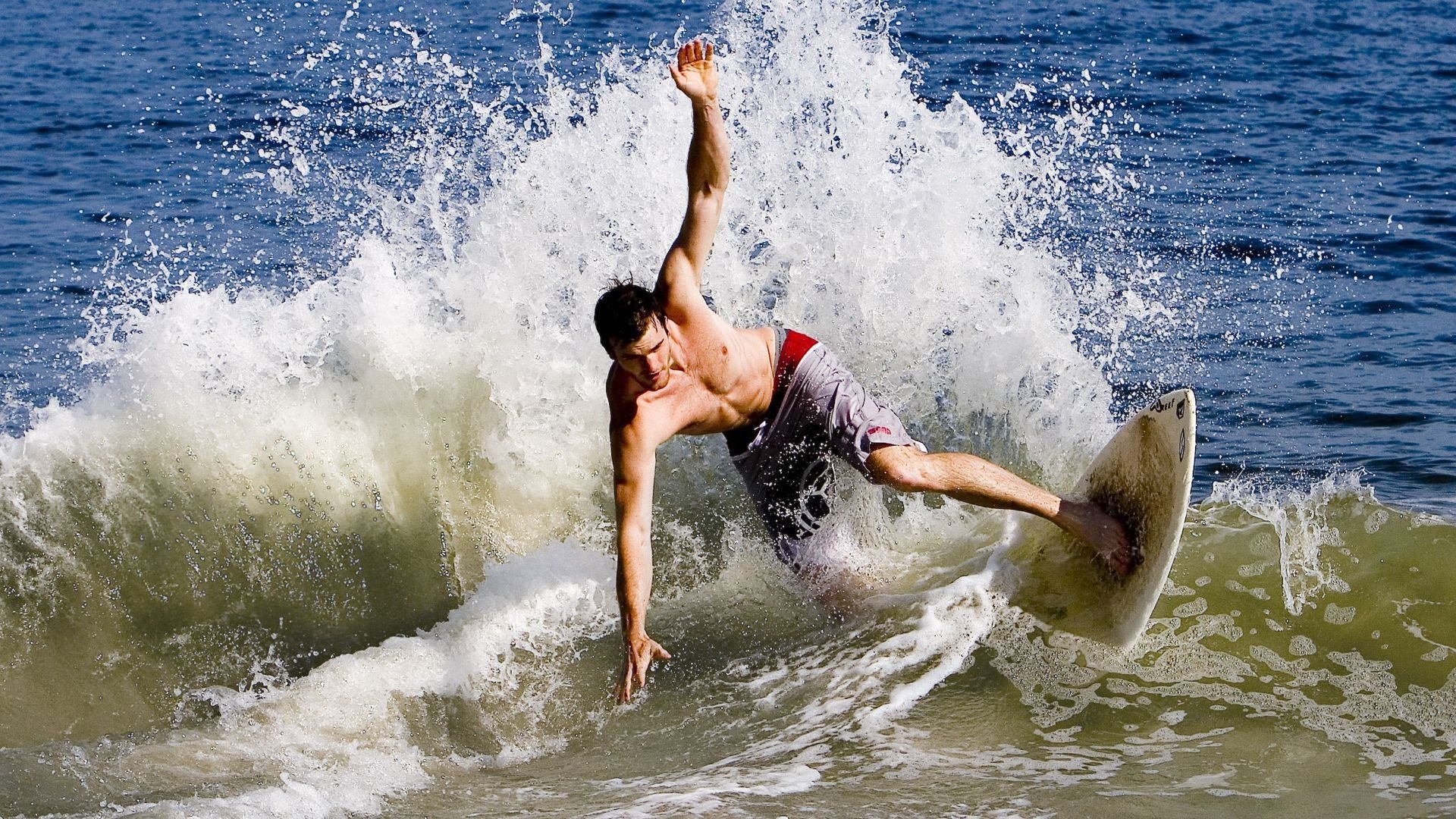 开云官方app入口-绿茵启示录，从哈兰德末节统治力到洪都拉斯的战术强压—足球世界的唯一性法则