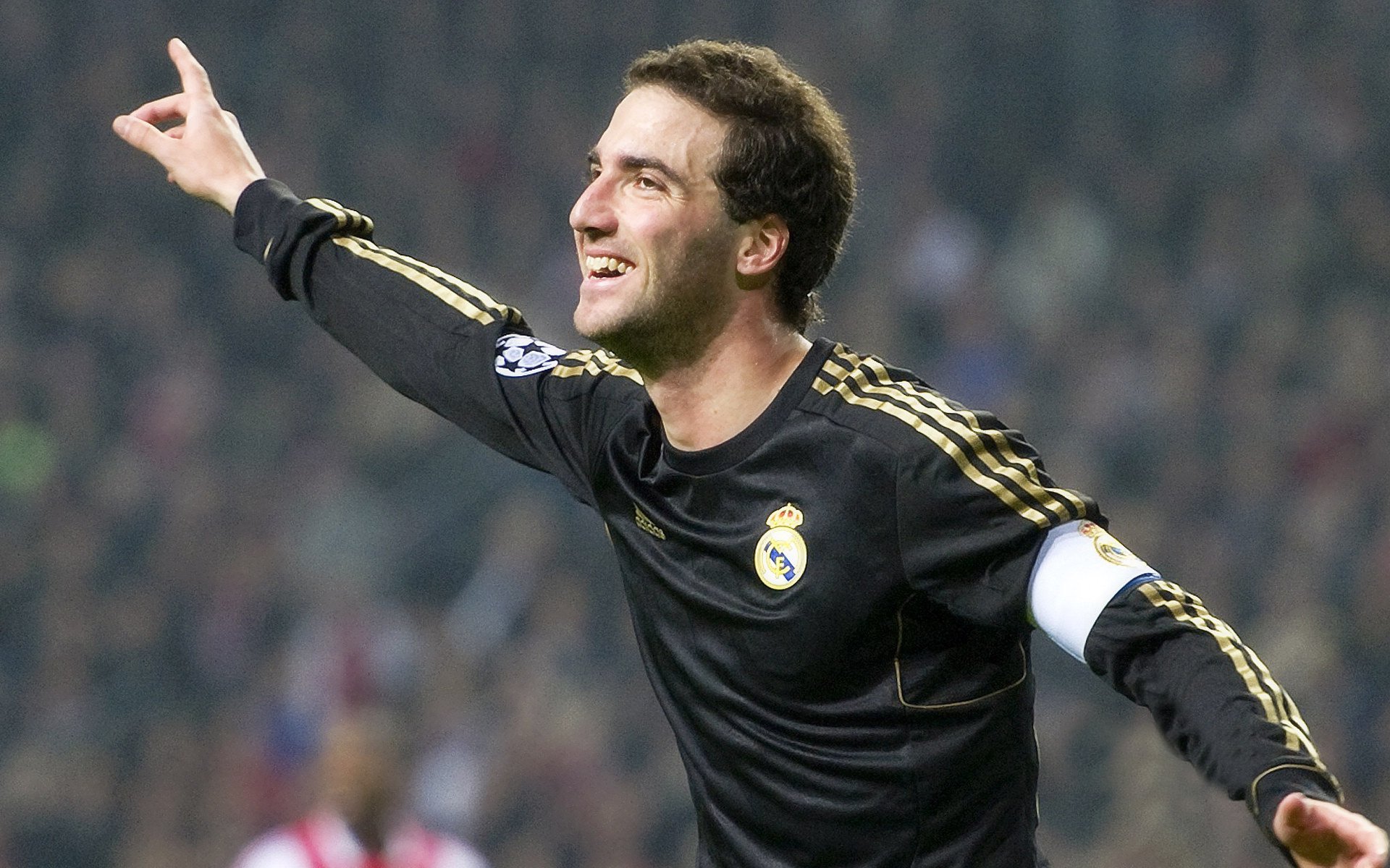 开云体育平台APP-伊拉克足球的斯通斯时刻，当稳固防线在欧冠舞台接管比赛