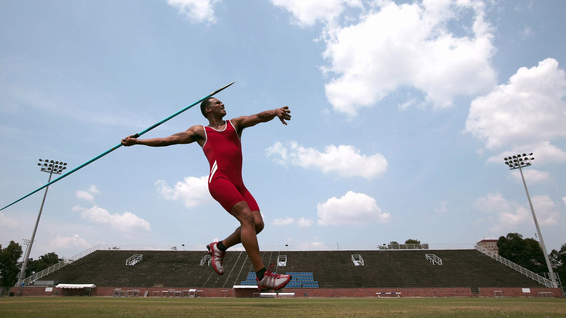 劳塔罗一手掌控比赛走势，毕尔巴鄂对阵伊朗的战术启示